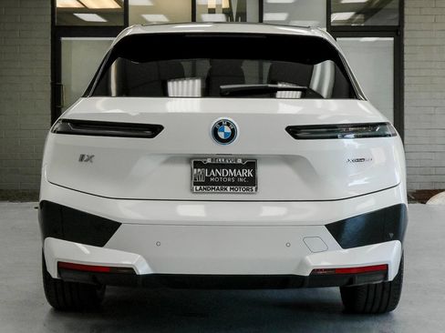 Used 2024 BMW iX xDrive50 w/ Premium Package AWD/4WD image 27