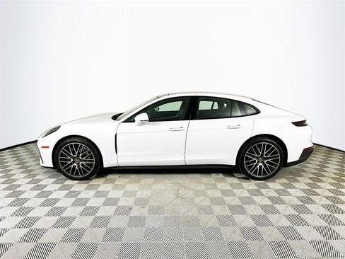Used 2024 Porsche Panamera image 4