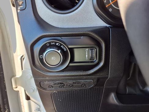 Used 2025 Jeep Wrangler Sport S image 14