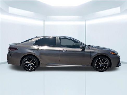 Used 2024 Toyota Camry SE w/ Cold Weather Package FWD image 7