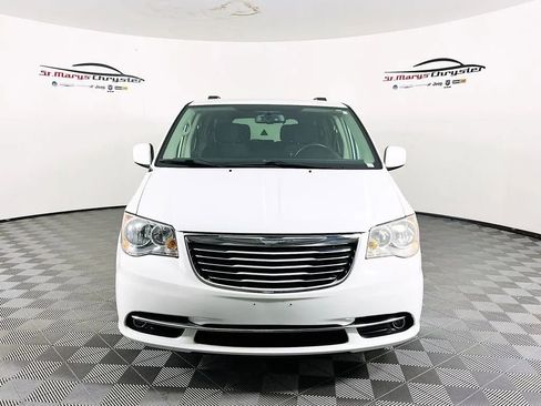Used 2014 Chrysler Town & Country Touring w/ Driver Convenience Group image 3