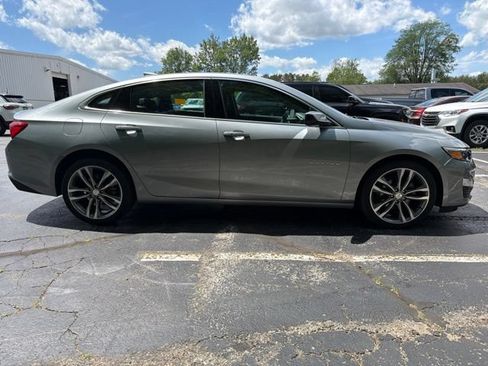 Used 2025 Chevrolet Malibu LT FWD image 2