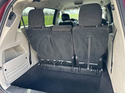 Used 2015 Dodge Grand Caravan SXT FWD image 12