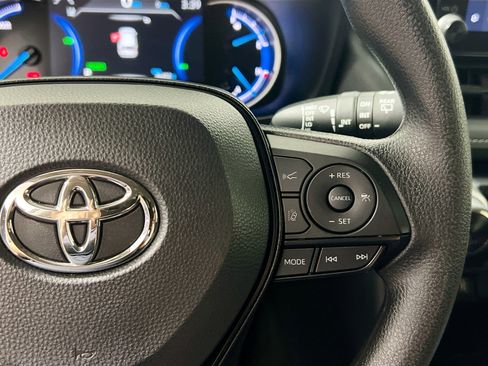 Used 2025 Toyota RAV4 XLE AWD/4WD image 19