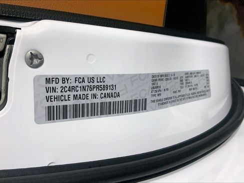 Used 2023 Chrysler Pacifica Pinnacle FWD image 33