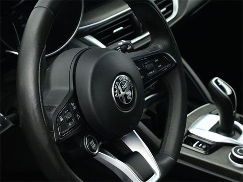 Used 2022 Alfa Romeo Stelvio Ti image 16