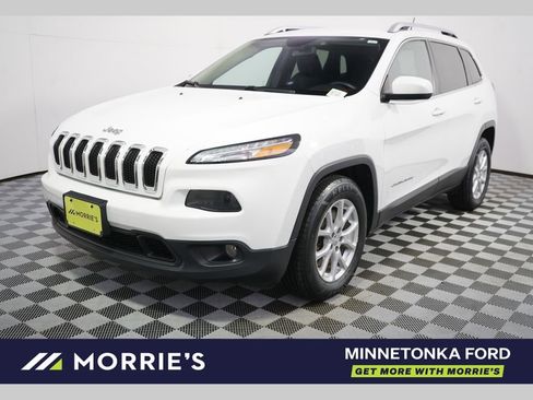Used 2016 Jeep Cherokee Latitude w/ Cold Weather Group FWD image 1