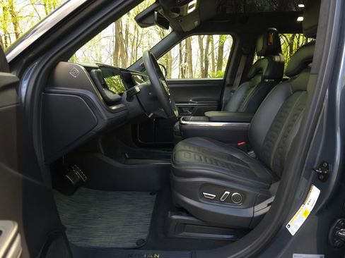 Used 2024 Rivian R1T Adventure image 11