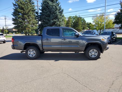 Used 2022 Toyota Tacoma SR AWD/4WD image 6