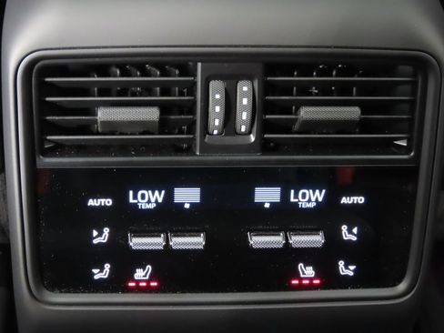 Certified 2026 Porsche Cayenne E-Hybrid Coupe AWD/4WD image 34