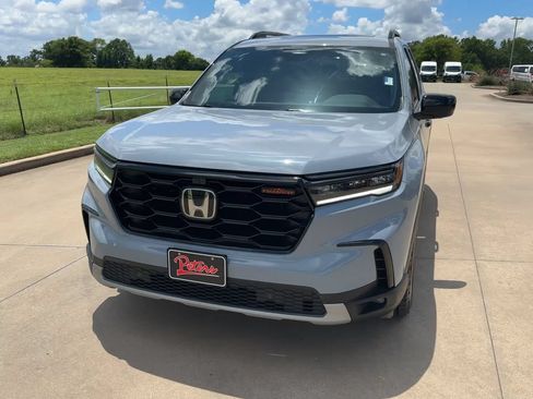 Used 2024 Honda Pilot TrailSport image 4