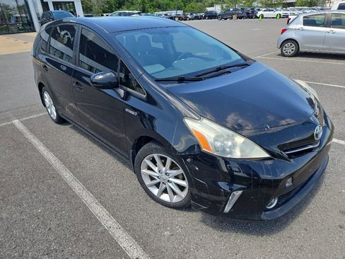 Used 2013 Toyota Prius V Five FWD image 4