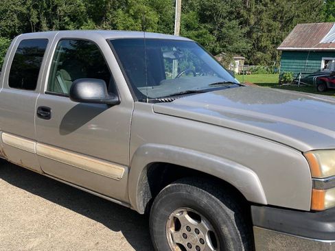 Used 2004 Chevrolet Silverado 1500 LS w/ Light Duty Power Package AWD/4WD image 4