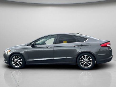 Used 2017 Ford Fusion SE FWD image 8