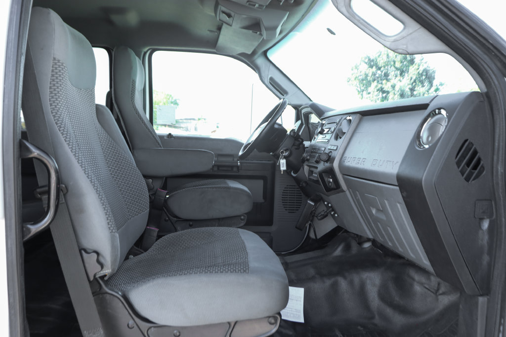 Used 2015 Ford F650 2WD Crew Cab Super Duty image 38
