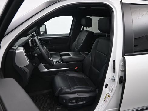 Used 2025 Toyota Sequoia Platinum AWD/4WD image 21