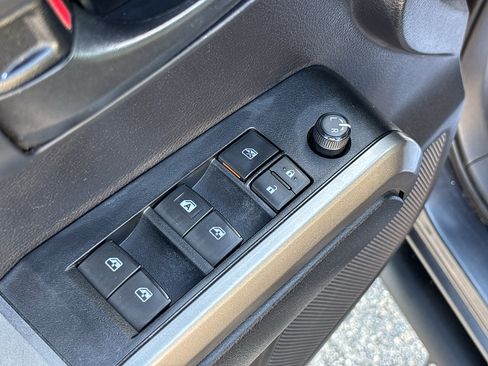Used 2020 Toyota Tacoma SR5 RWD image 14