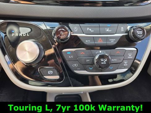 Certified 2024 Chrysler Pacifica Touring-L image 26