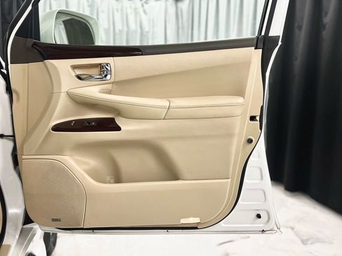 Used 2013 Lexus LX 570 4WD w/ Luxury Pkg image 43