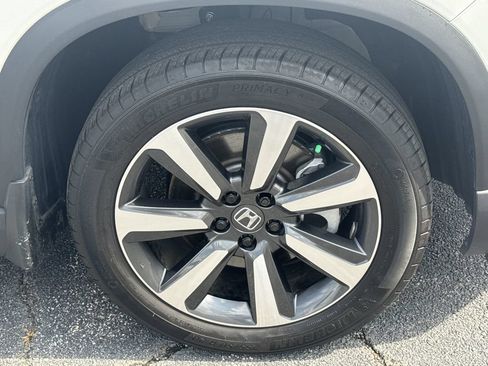 Used 2025 Honda Pilot Touring image 12