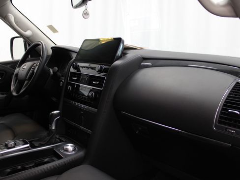 Used 2024 Nissan Armada SV AWD/4WD image 27