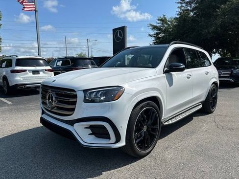 Used 2025 Mercedes-Benz GLS 450 4MATIC image 3