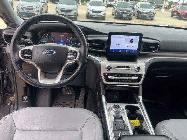 Used 2021 Ford Explorer XLT w/ Equipment Group 202A AWD/4WD image 22