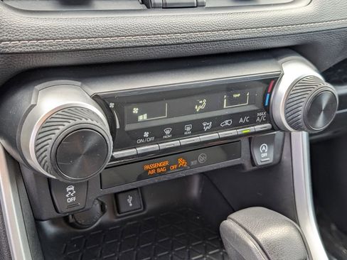 Used 2020 Toyota RAV4 LE image 23