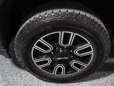 Used 2022 GMC Sierra 2500 AT4 w/ Snow Plow Prep/Camper Package image 11