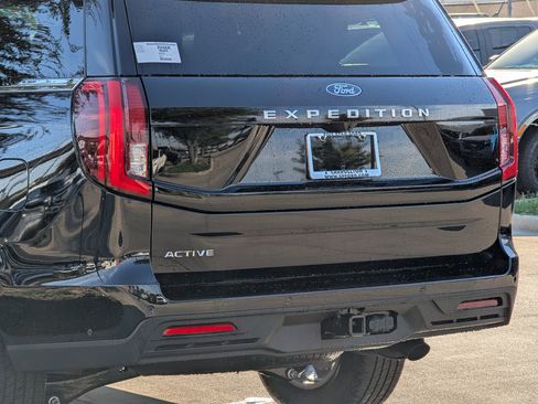 New 2025 Ford Expedition Active image 6