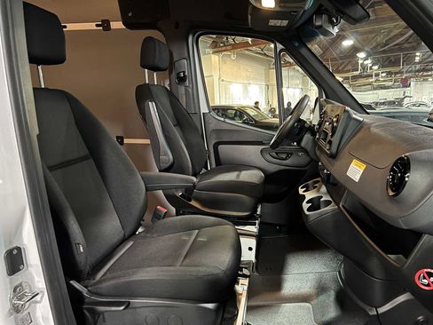 Used 2025 Mercedes-Benz Sprinter 2500 image 12