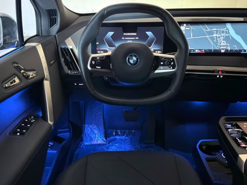 Used 2023 BMW iX xDrive50 w/ Premium Package AWD/4WD image 30