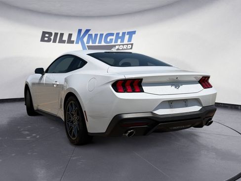 Used 2025 Ford Mustang Coupe RWD image 3