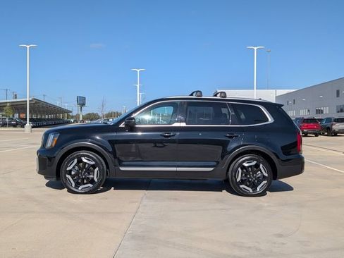 Used 2025 Kia Telluride S image 3