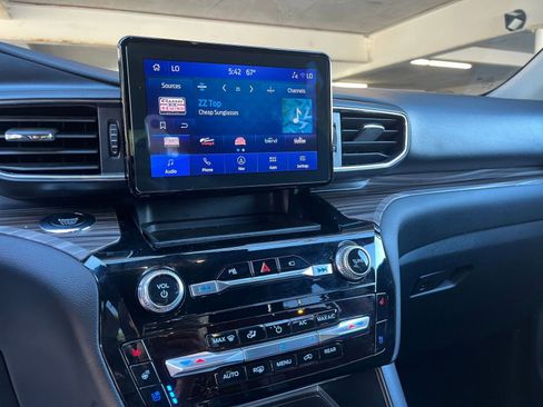 Used 2023 Ford Explorer Limited image 21