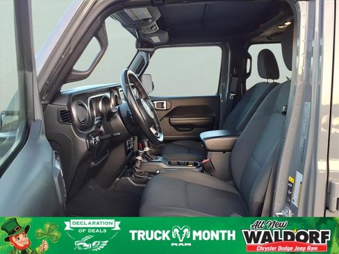 Used 2022 Jeep Gladiator Willys image 9