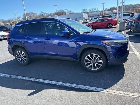 Used 2023 Toyota Corolla Cross XLE image 3