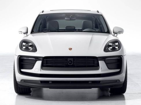 Certified 2026 Porsche Macan AWD/4WD image 8