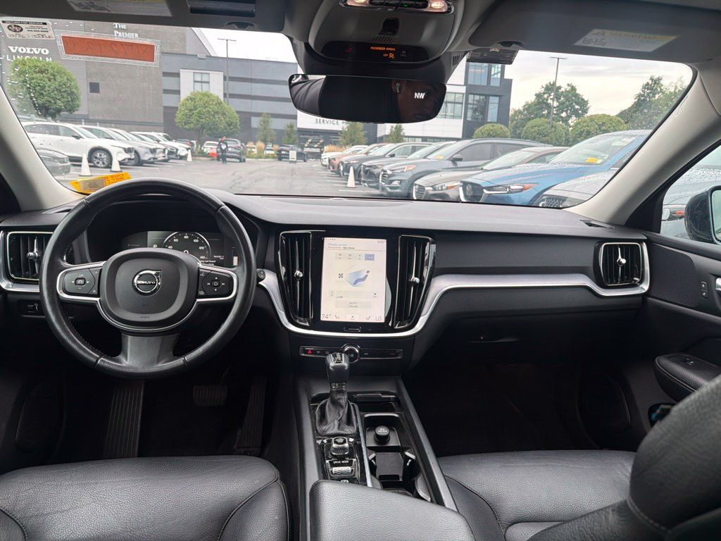Used 2019 Volvo V60 T6 Momentum AWD/4WD image 9