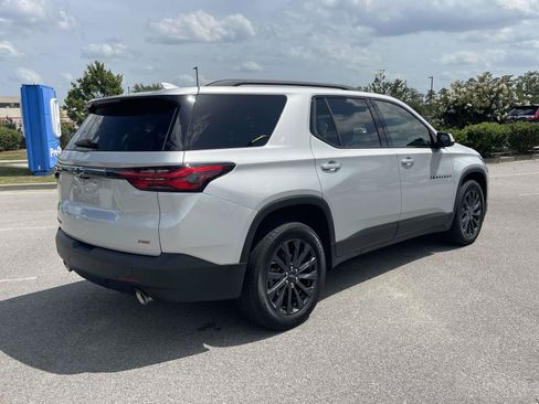Used 2022 Chevrolet Traverse RS FWD image 6