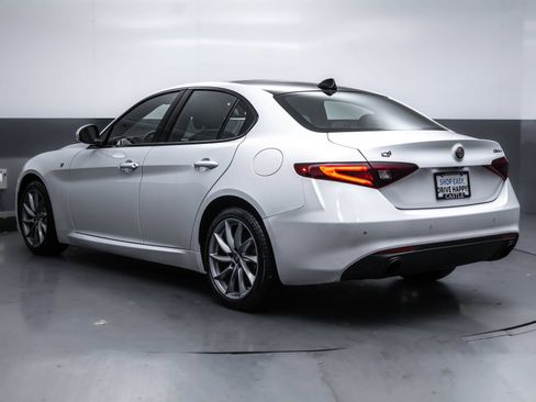 Used 2022 Alfa Romeo Giulia Ti AWD/4WD image 9