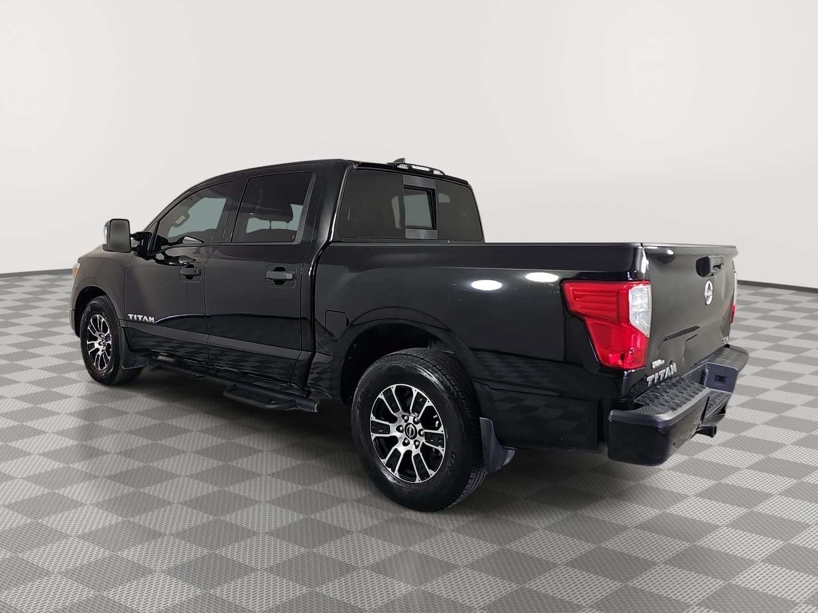 Used 2023 Nissan Titan SV w/ SV Convenience Package RWD image 6