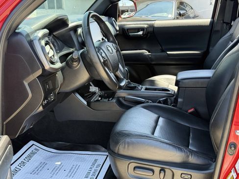 Used 2022 Toyota Tacoma TRD Off-Road w/ TRD Premium Off Road Package AWD/4WD image 16