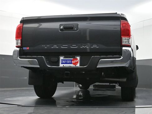 Used 2017 Toyota Tacoma SR5 image 27