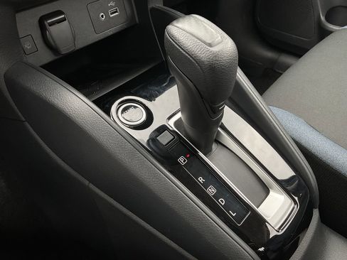 Used 2025 Nissan Versa SV image 31