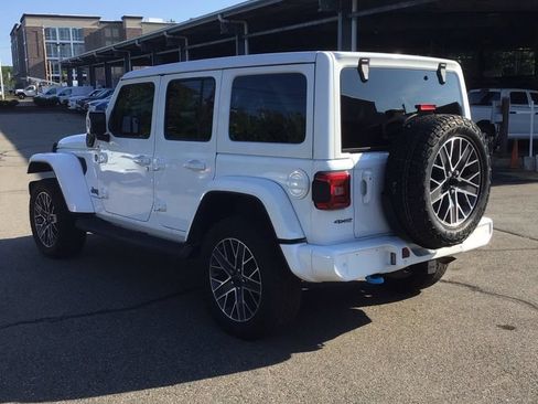 Used 2024 Jeep Wrangler High Altitude AWD/4WD image 3