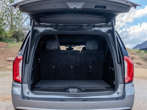 Used 2022 GMC Yukon XL Denali image 9