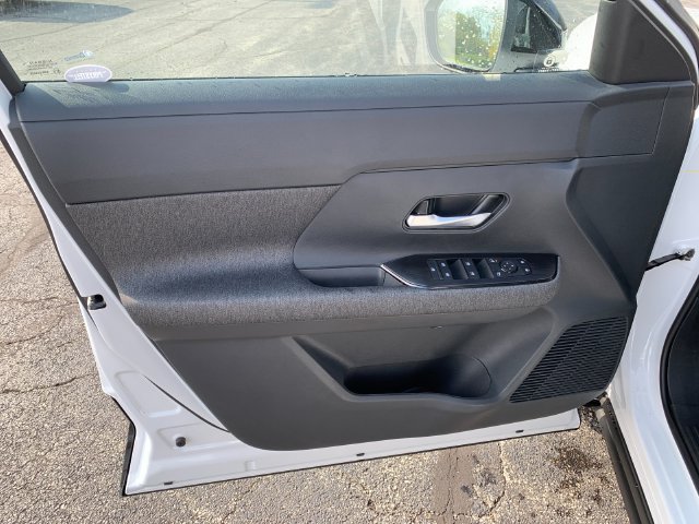 Used 2026 Nissan Kicks SV w/ Interior Electronics Package AWD/4WD image 11