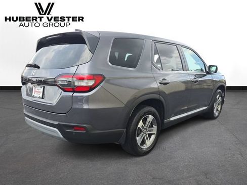 Used 2025 Honda Pilot EX-L image 6
