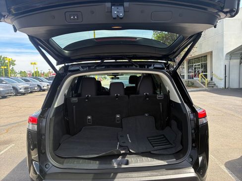 Used 2025 Nissan Pathfinder SV image 34
